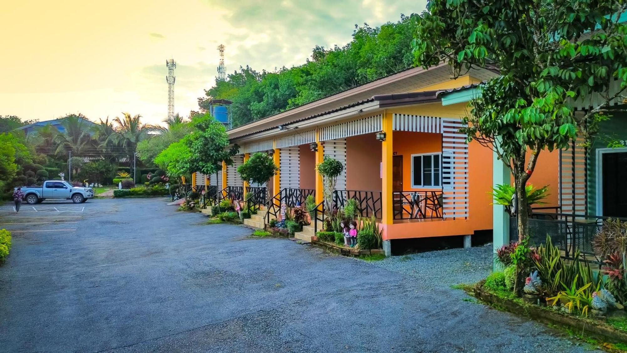 Baan Suan Mee Tang Hotel Chanthaburi Bagian luar foto