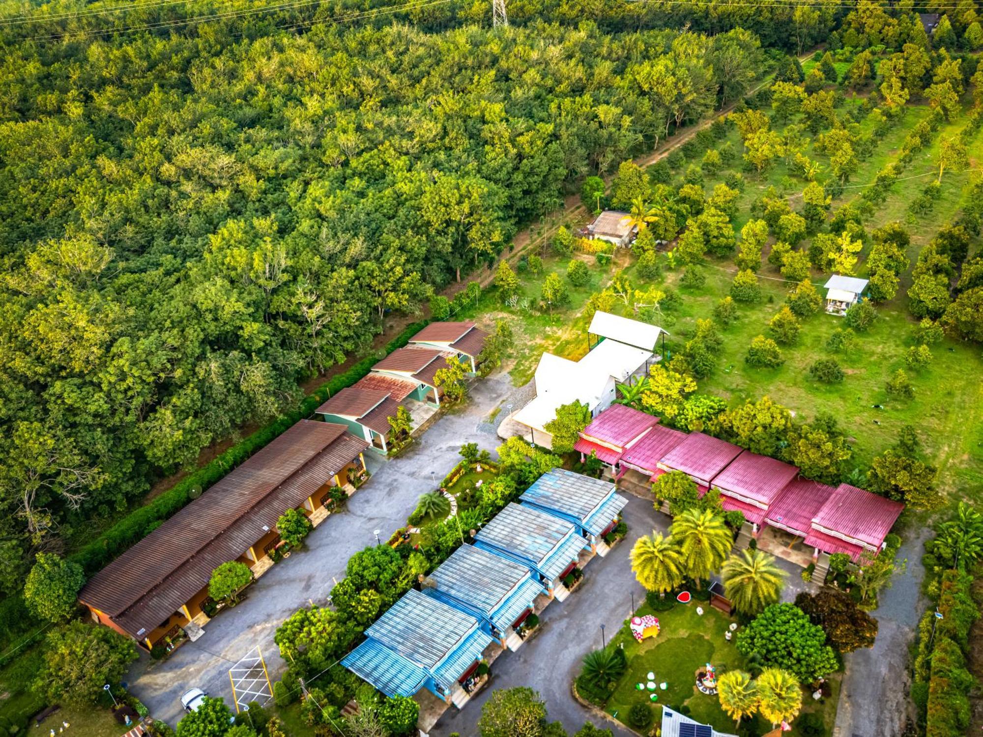 Baan Suan Mee Tang Hotel Chanthaburi Bagian luar foto